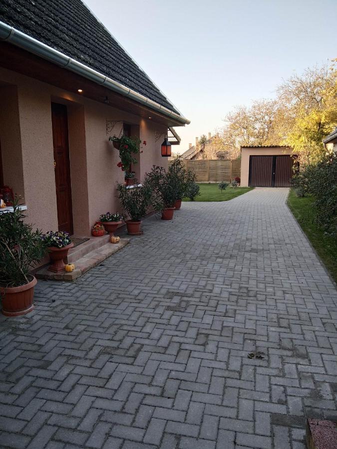 Moezsi Apartman Tolna Экстерьер фото