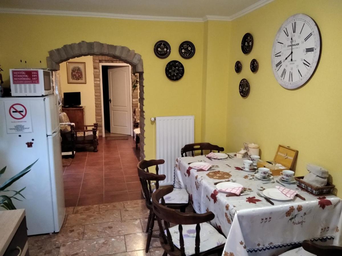 Moezsi Apartman Tolna Экстерьер фото