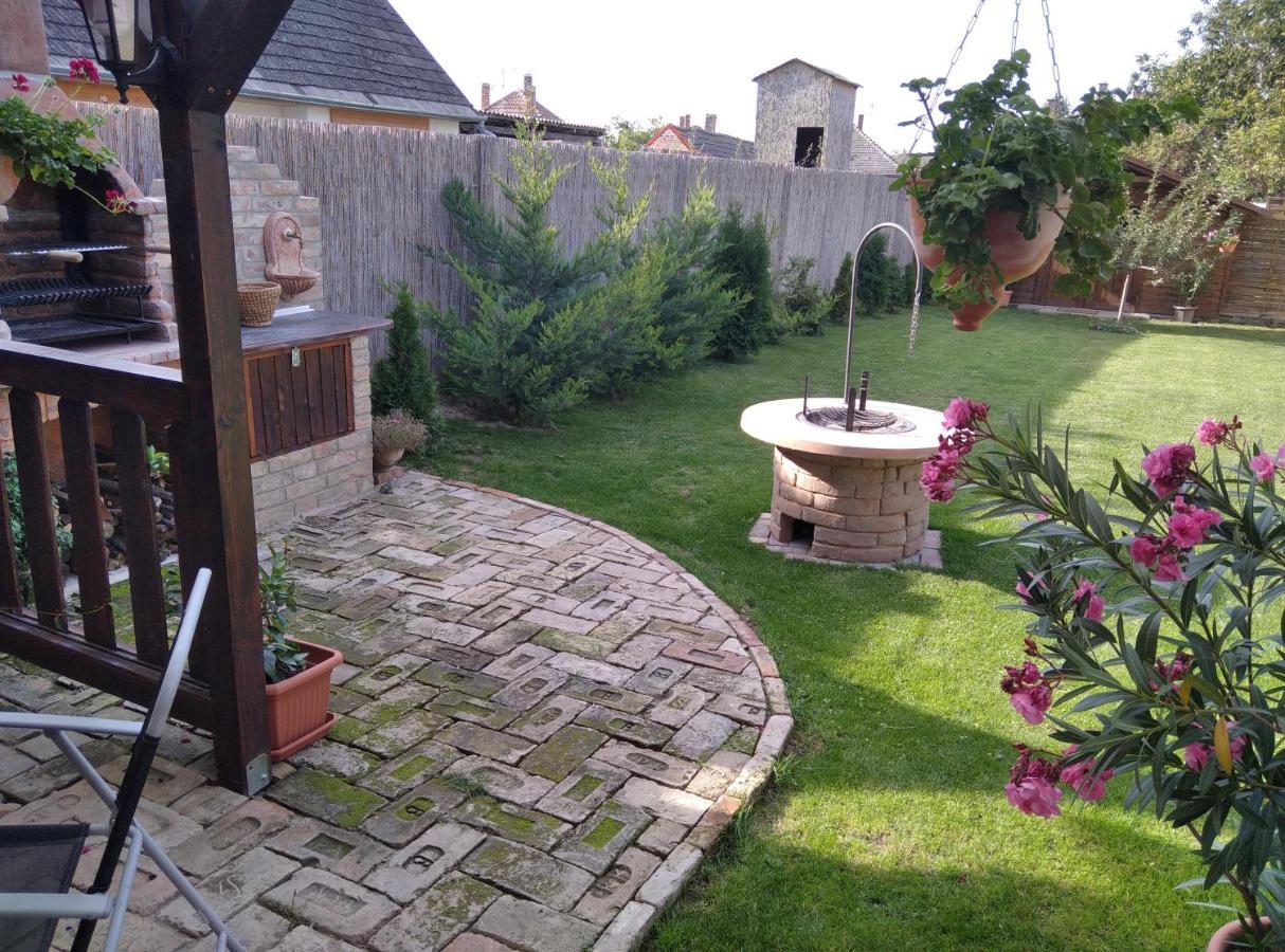 Moezsi Apartman Tolna Экстерьер фото
